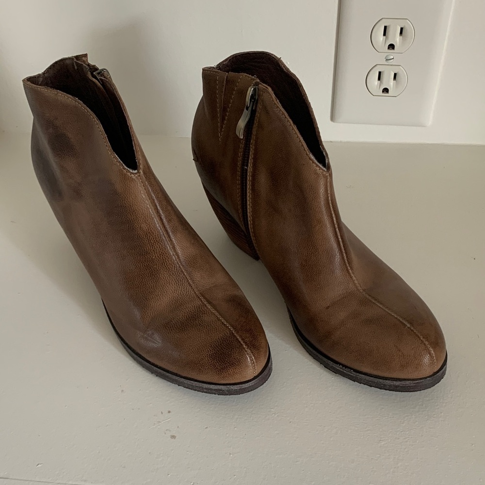 Antelope Brown Ankle Boots